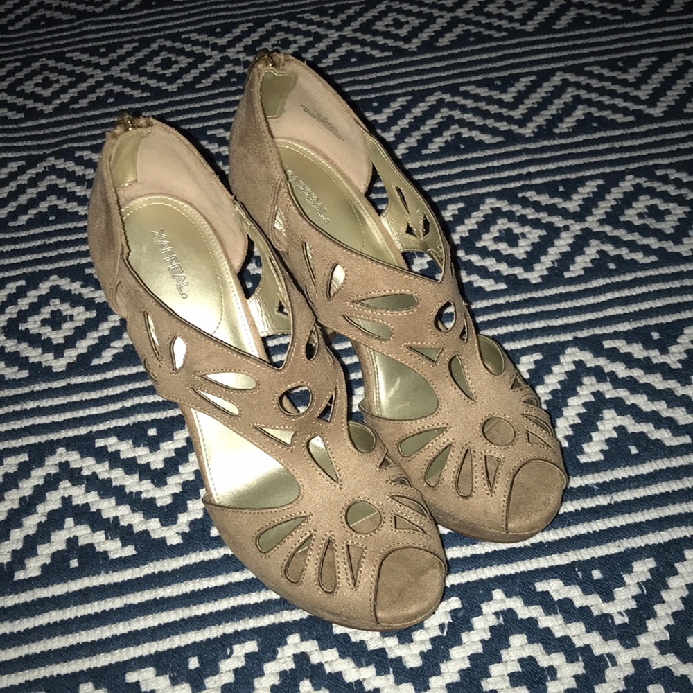 Size 8 XAPPEAL tan suede zip up HIGHNESS